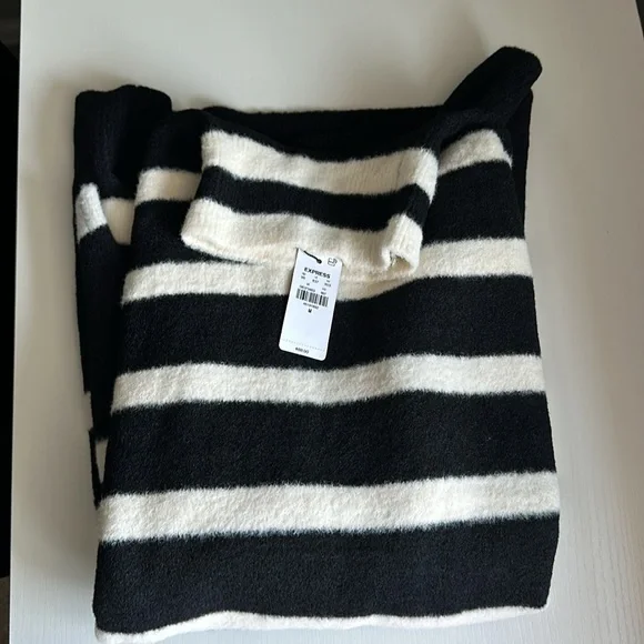 Express Plush Sweater - Picture 4 of 5